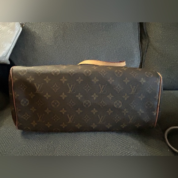 Authentic Louis Vuitton Montorgueil GM shoulder bag. Offers are welcome! - Picture 7 of 14